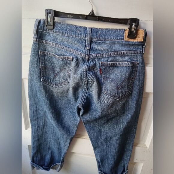 Lady's Classic Levi Cuffed Capris. - Picture 5 of 6